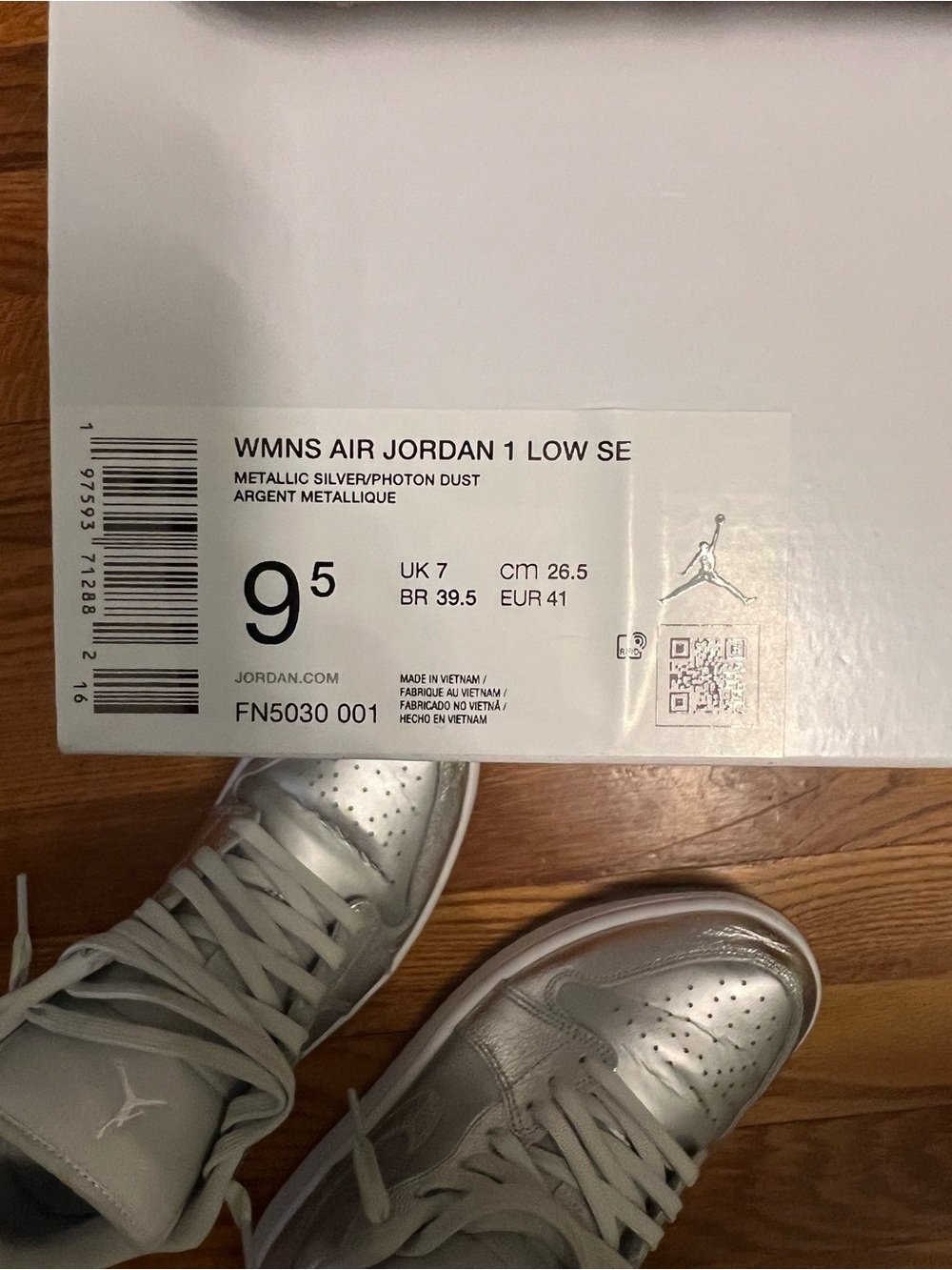 Jordan WMNS Low SE Sneakers in White & Metallic Silver - Picture 6 of 6